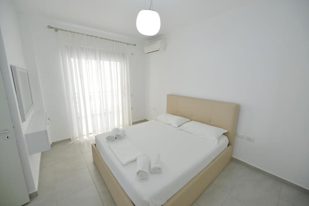 ApartHotel Miramare Sarande 2