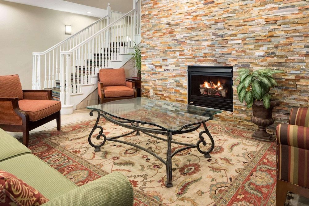 Country Inn & Suites by Radisson, Columbus West, OH 2