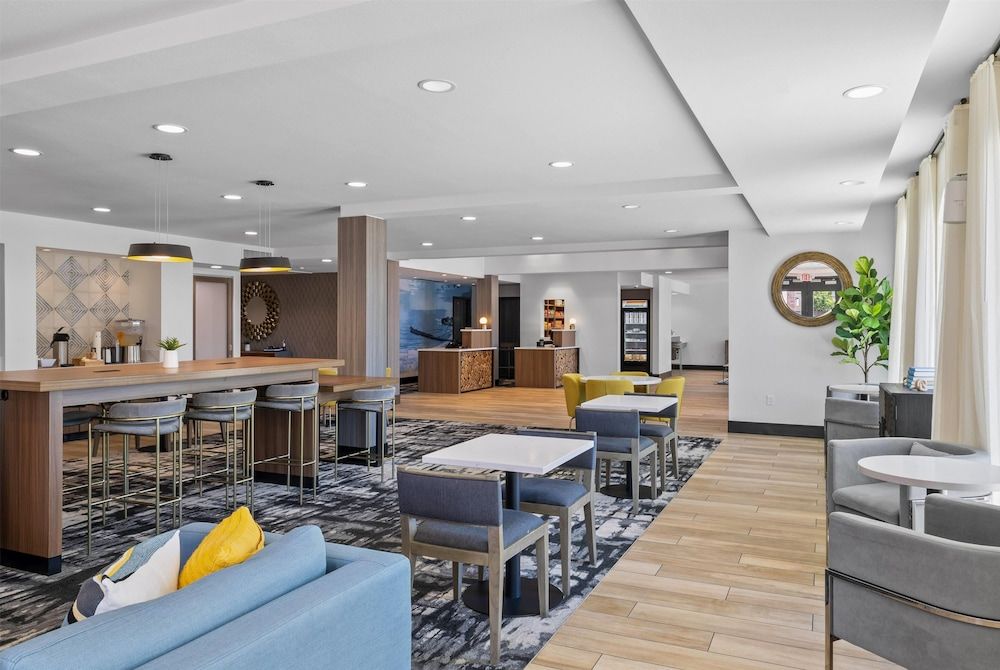 La Quinta Inn & Suites by Wyndham Santa Cruz 2