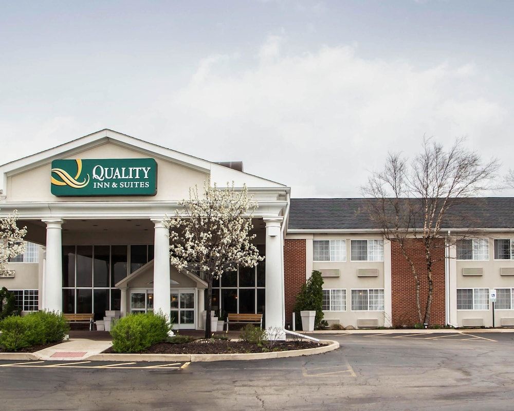Quality Inn & Suites St Charles -West Chicago 1