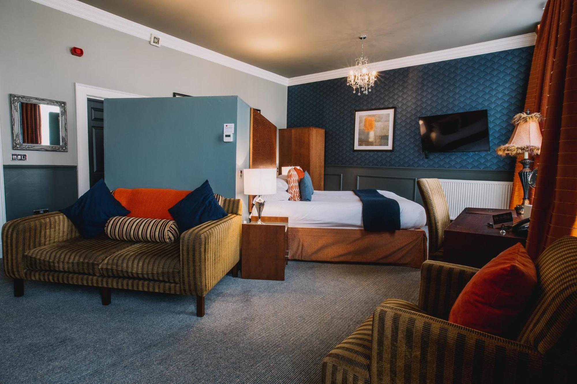 The Sun Hotel & Bar 2