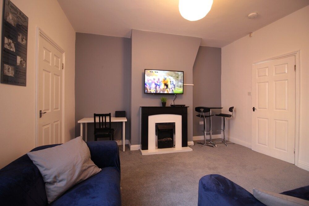 Lovely 2-bed Downstairs Apartment 1