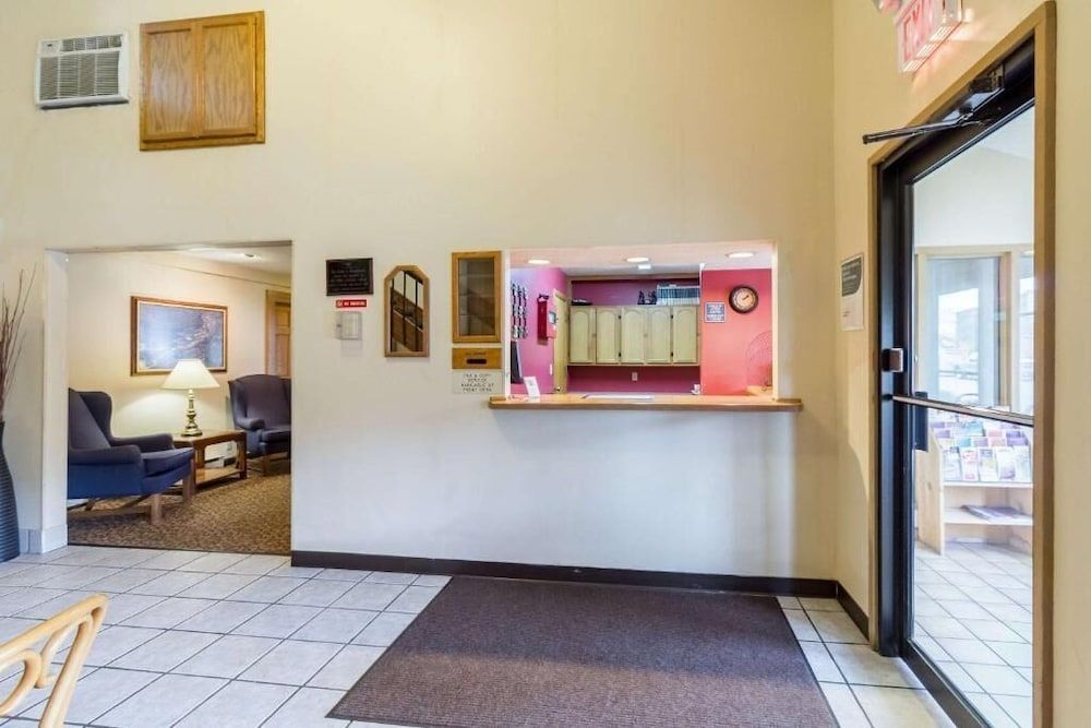 Red Wing Inn and Suite 1