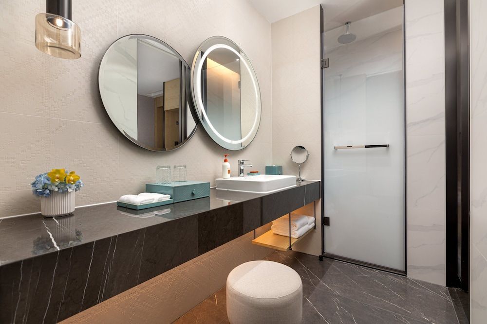 Crowne Plaza Jiangmen Binjiang by IHG 2