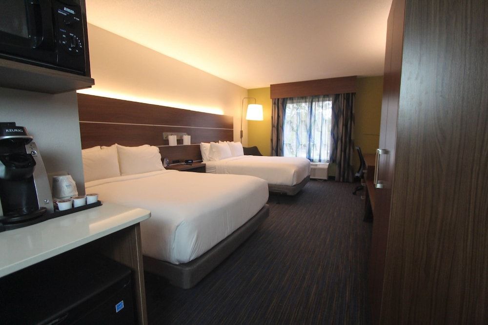 Holiday Inn Express & Suites CHARLESTON-NORTH by IHG 2