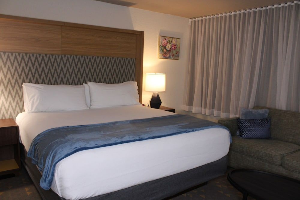 Wyndham Flint MI Grand Blanc Bishop Airport Conference Ct 1
