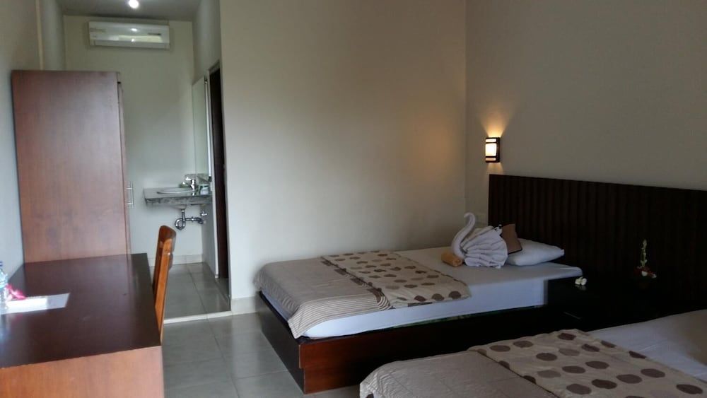 Desak Putu Putra Home Stay 2