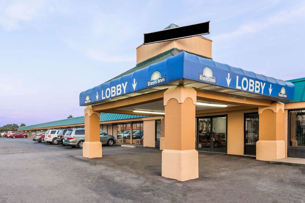 Days Inn by Wyndham Dickson 1
