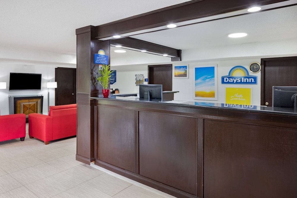 Days Inn by Wyndham Pensacola I-10 2