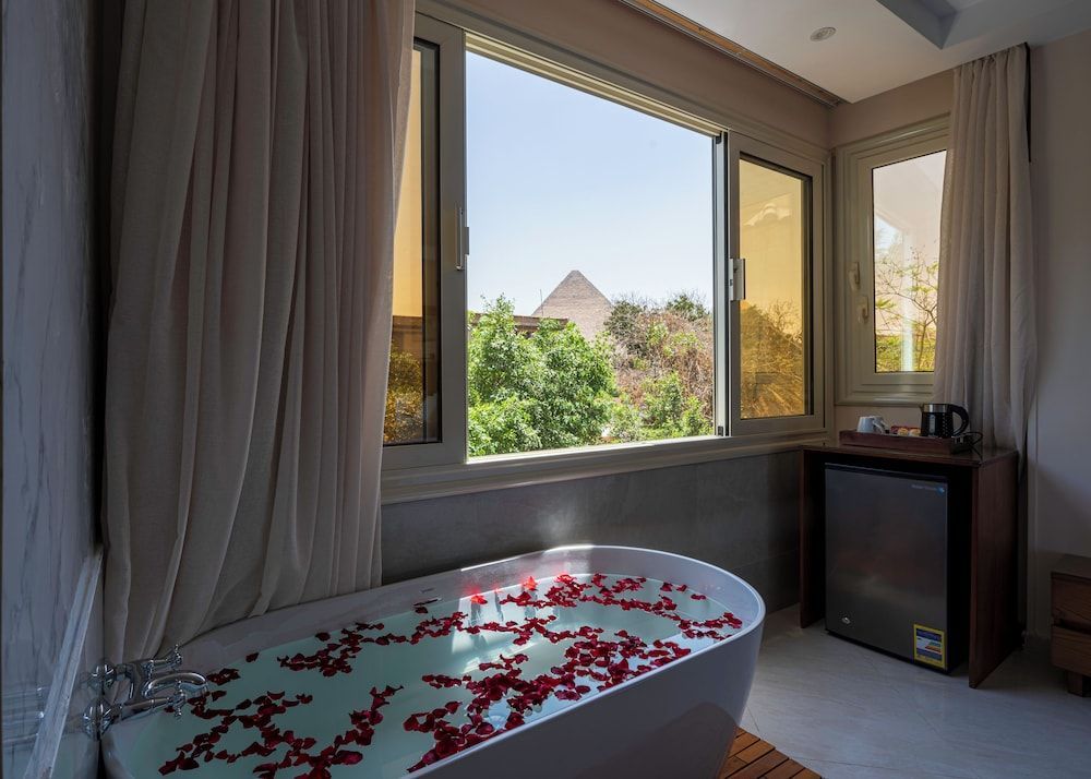 Dream Inn Pyramids View 1
