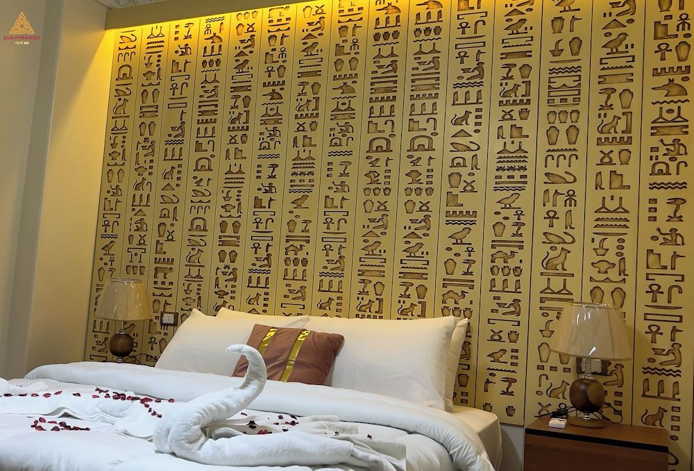 Full Pyramids View Apartment with Balcony For 8 P 2