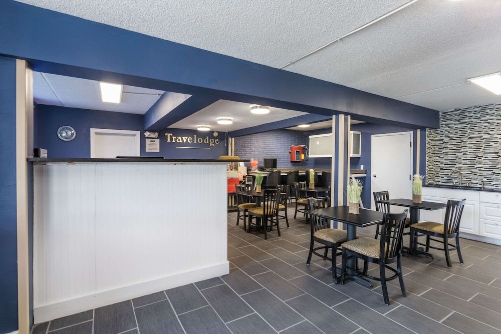 Travelodge by Wyndham Savannah Area/Richmond Hill 2
