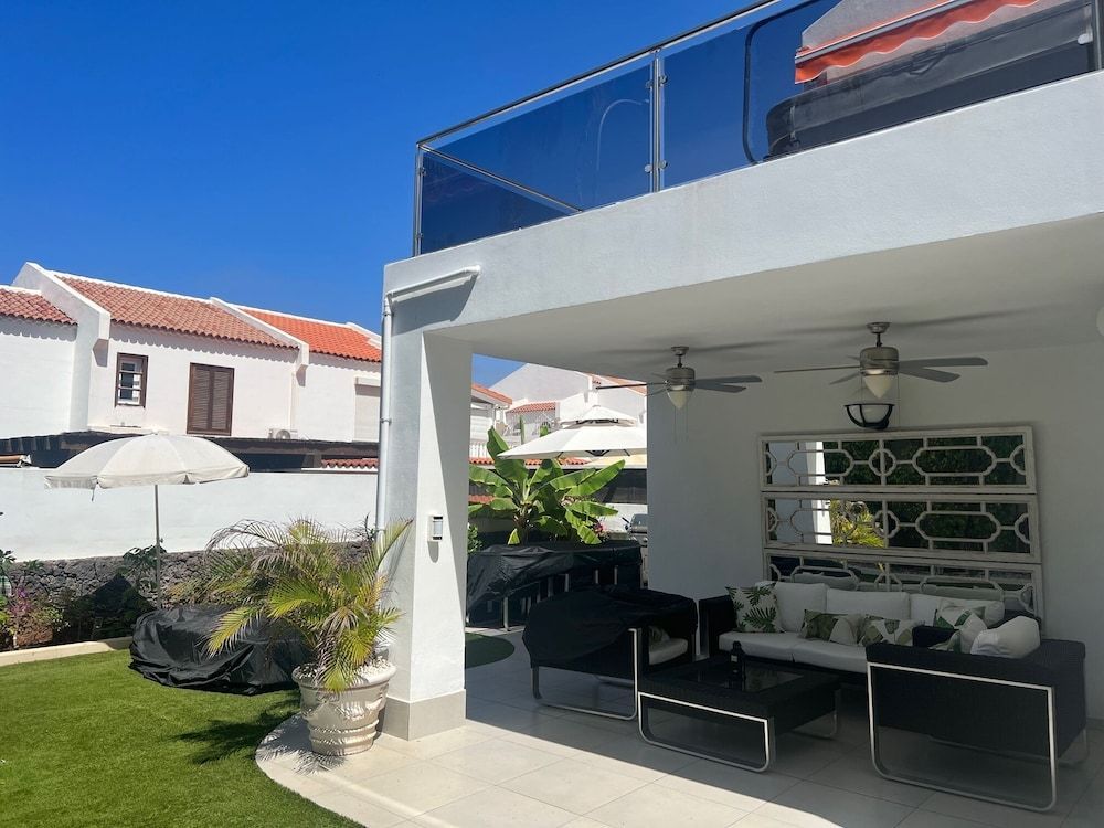 Luxury 4 bedroom villa with jacuzzi 1