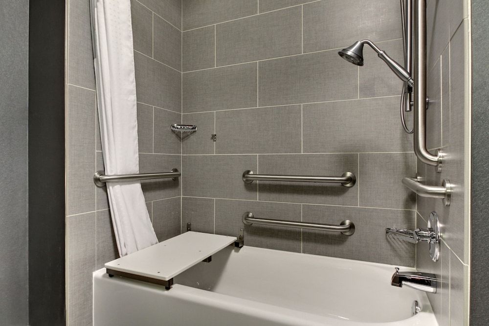 Holiday Inn Express & Suites ALBANY by IHG 2