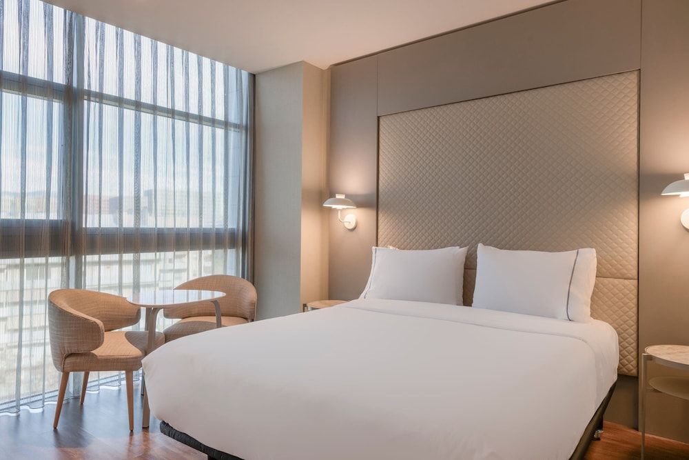 AC Hotel Som by Marriott 2