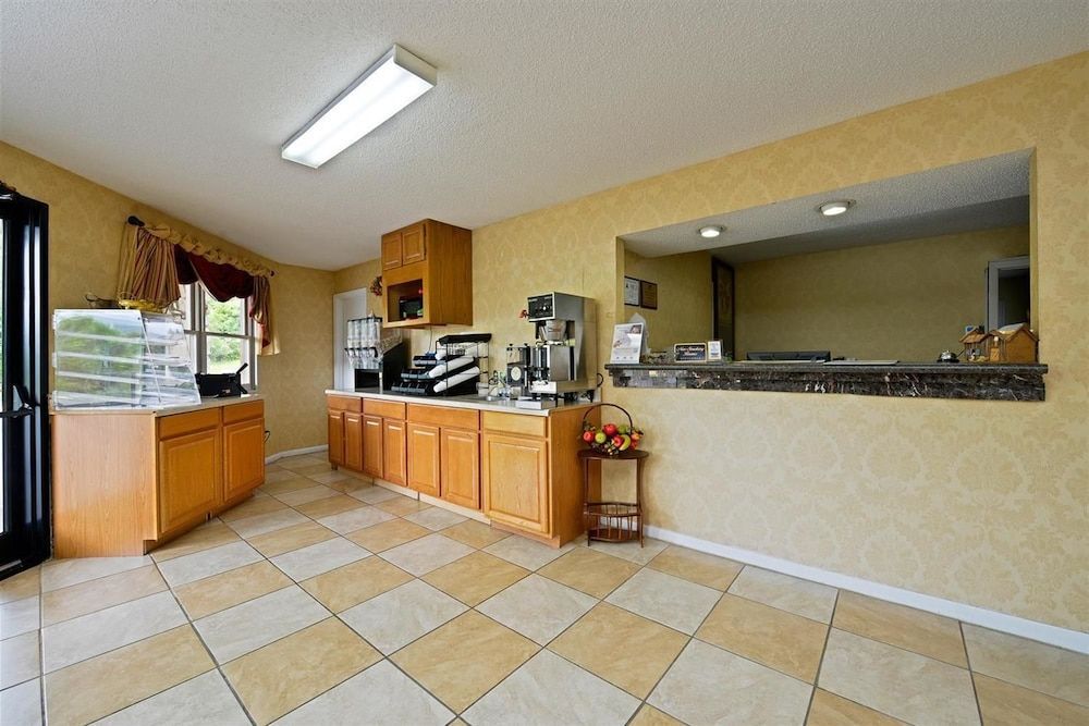 Americas Best Value Inn Canton, NC 2