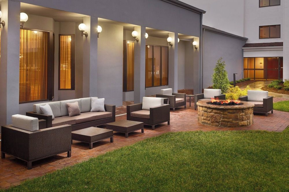 Courtyard Charlotte SouthPark 1
