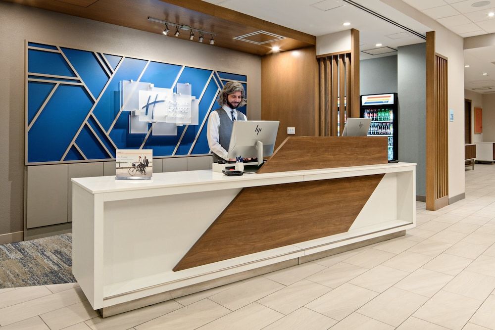 Holiday Inn Express & Suites PALM DESERT - MILLENNIUM by IHG 2