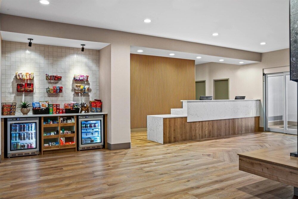 Ramada by Wyndham Drumheller Hotel & Suites 2