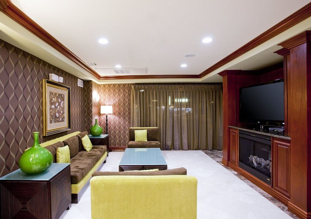 Holiday Inn Express & Suites WOODLAND HILLS by IHG 2