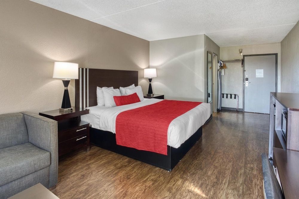 SureStay by Best Western Greenville 1