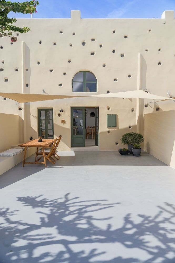 Elements Cave Suites 1