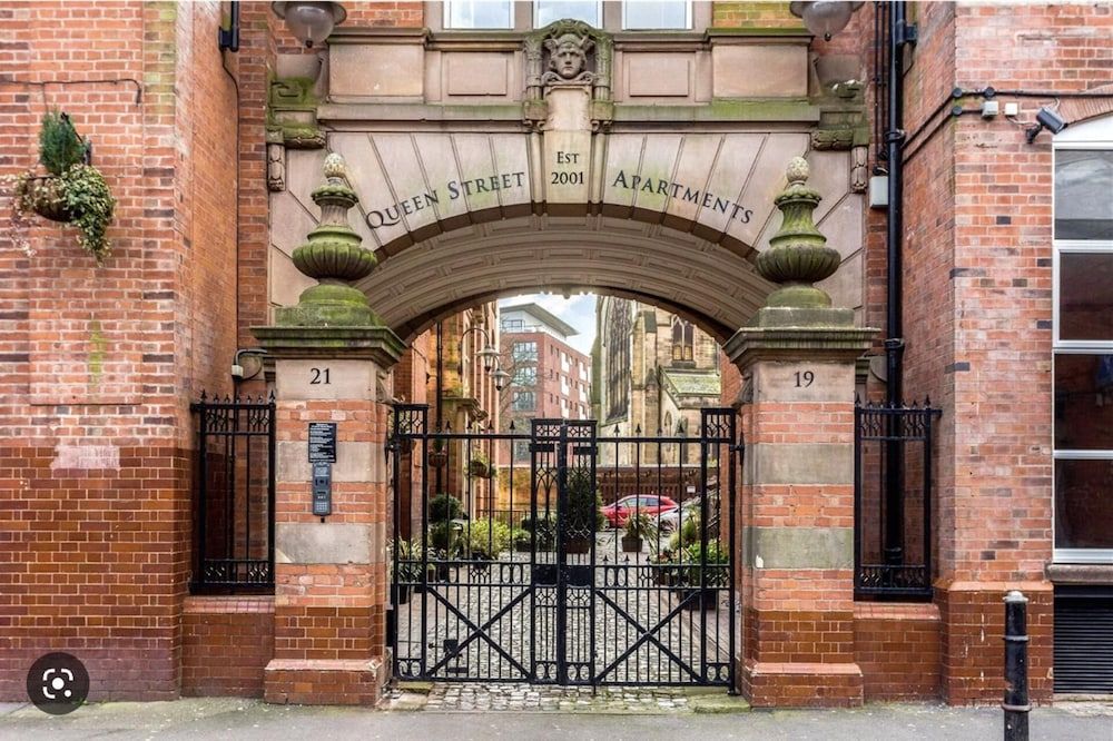 Luxury Stay With Sauna, Gym, and Pool in Leicester 1