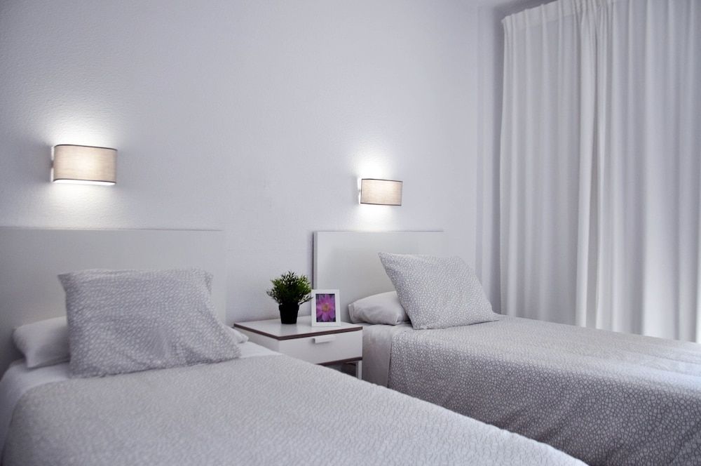 Las Camelias Apartments 1