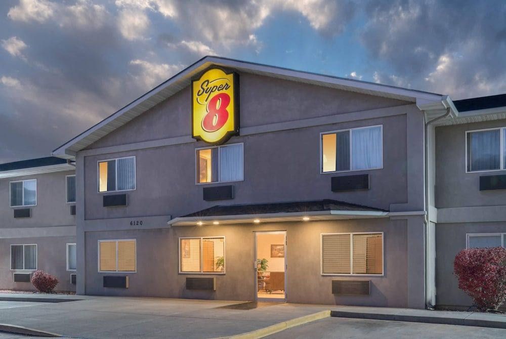 Super 8 by Wyndham Fountain 1