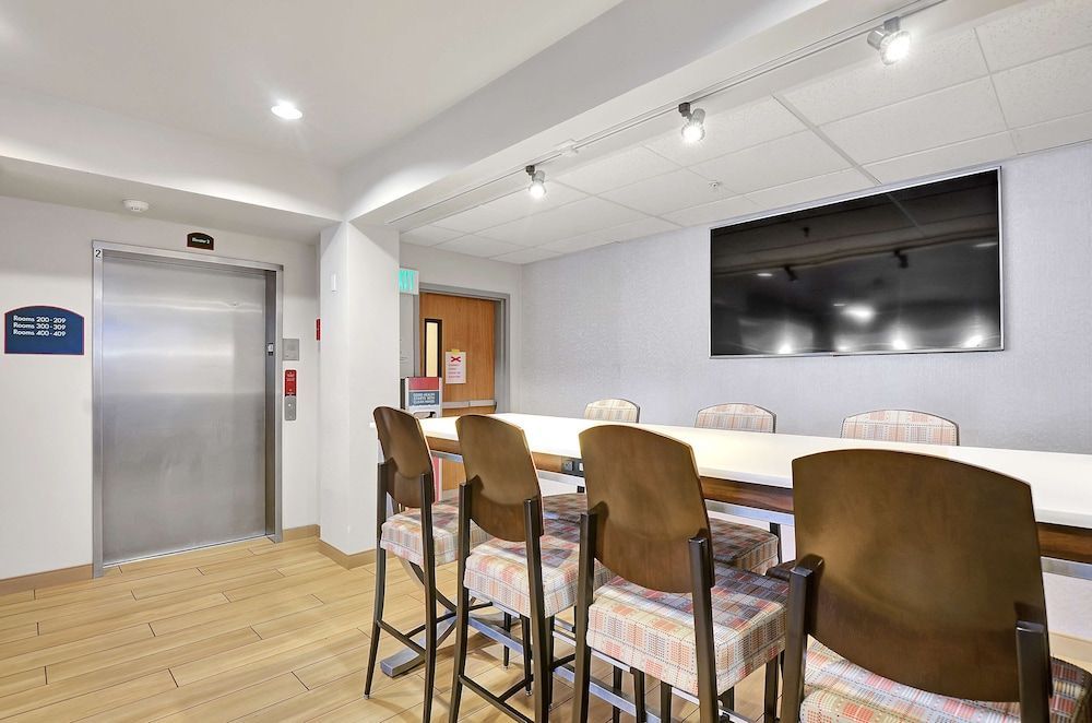 Executive Residency by Best Western Navigator Inn & Suites 1
