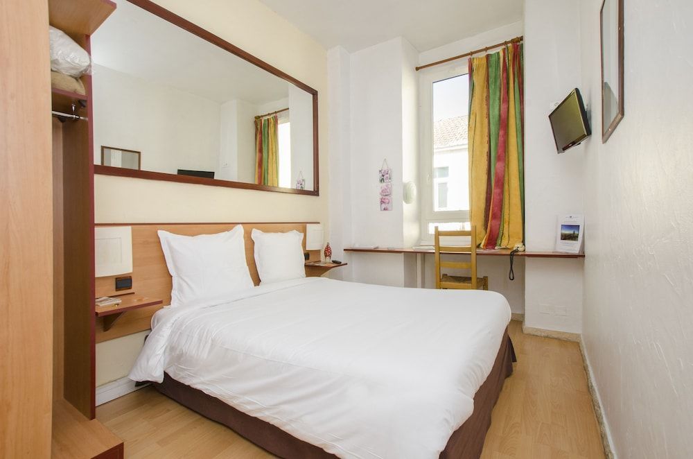 Hôtel Bosquet Pau Centre - Self Check In Budget Hotel 2