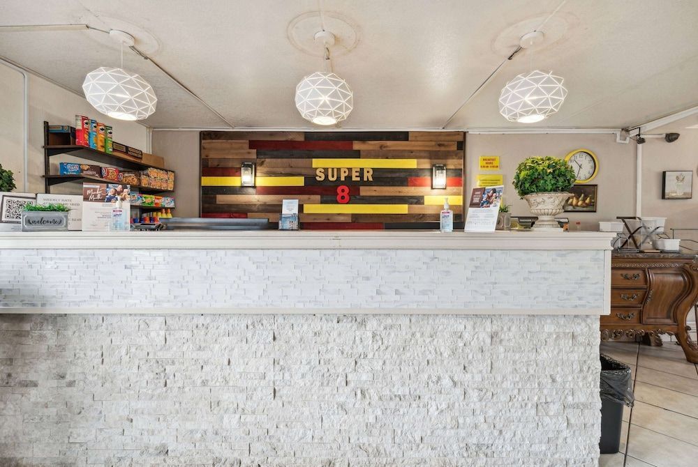 Super 8 by Wyndham Millbury/Toledo 2