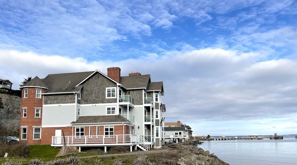 Tides Inn & Suites 1