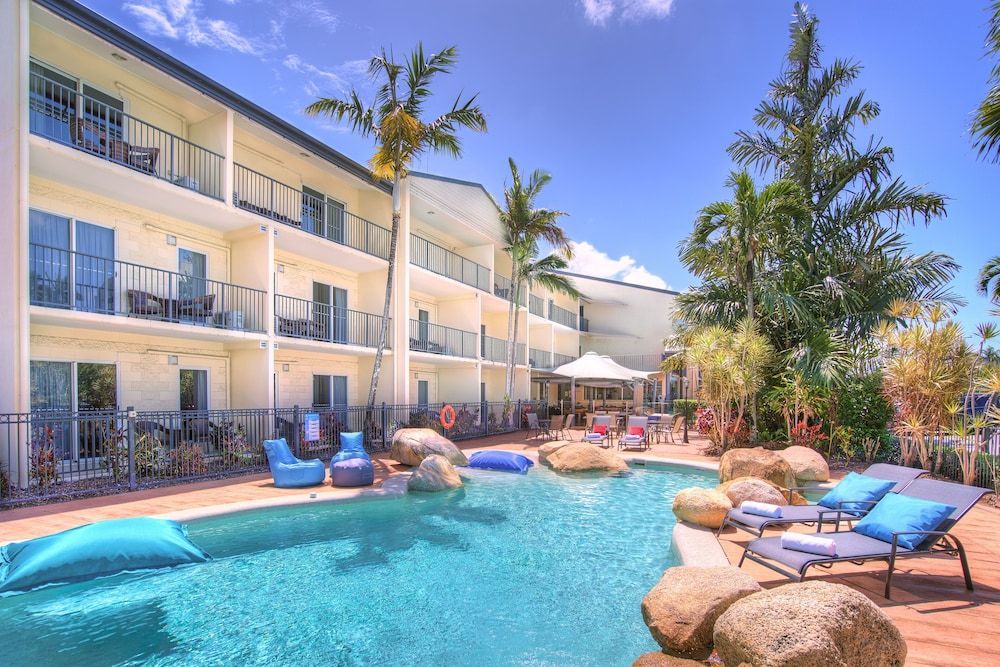 Cairns Queenslander Hotel & Apartments 1