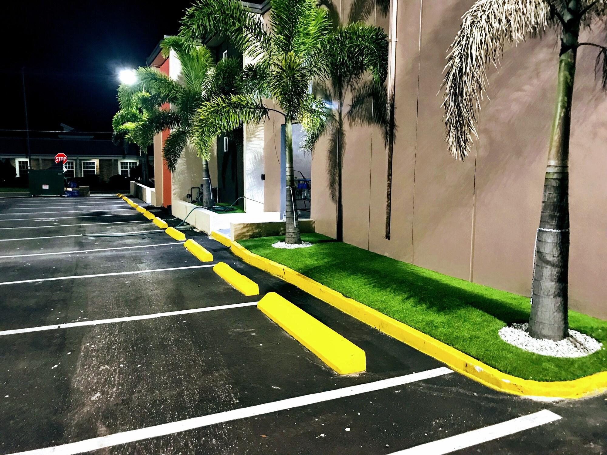 Tropical Inn & Suites, downtown clearwater 2