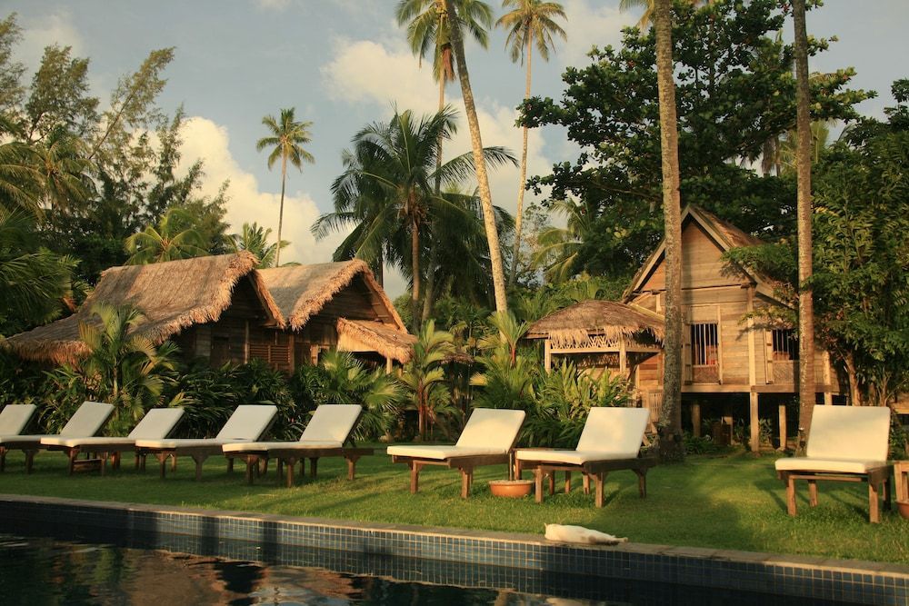 Bon Ton Antique Wooden Villas 1