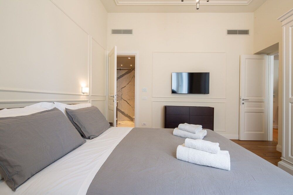 Florence Luxury Apartment al Duomo by Mmega 2