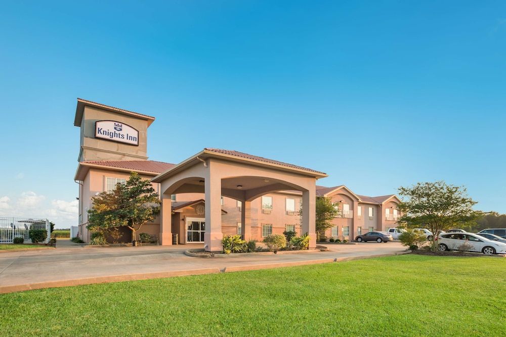 Knights Inn Bunkie 1