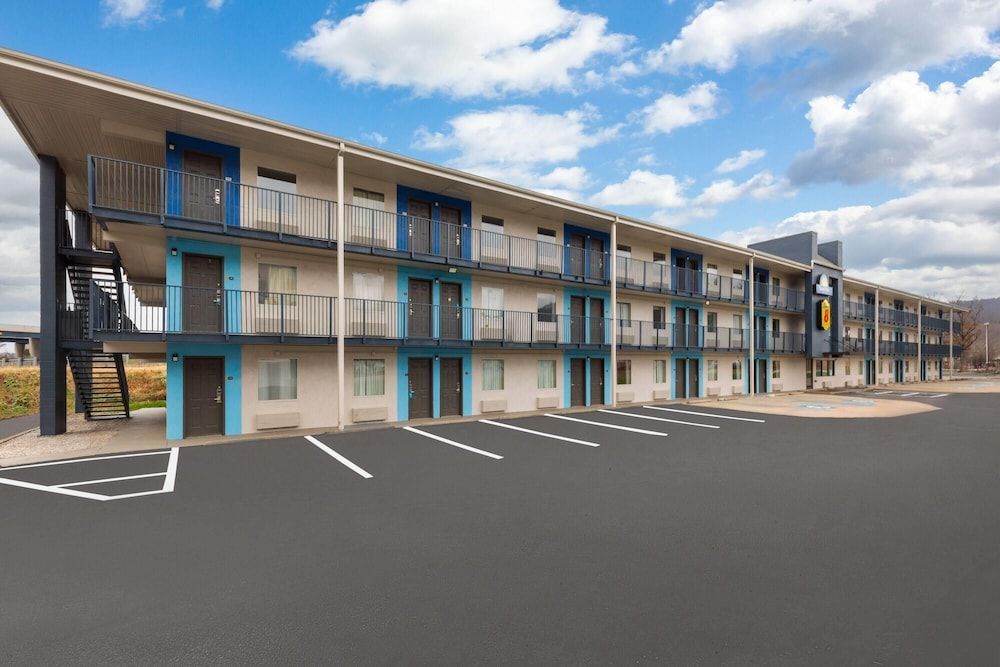 Super 8 by Wyndham Charleston WV 1