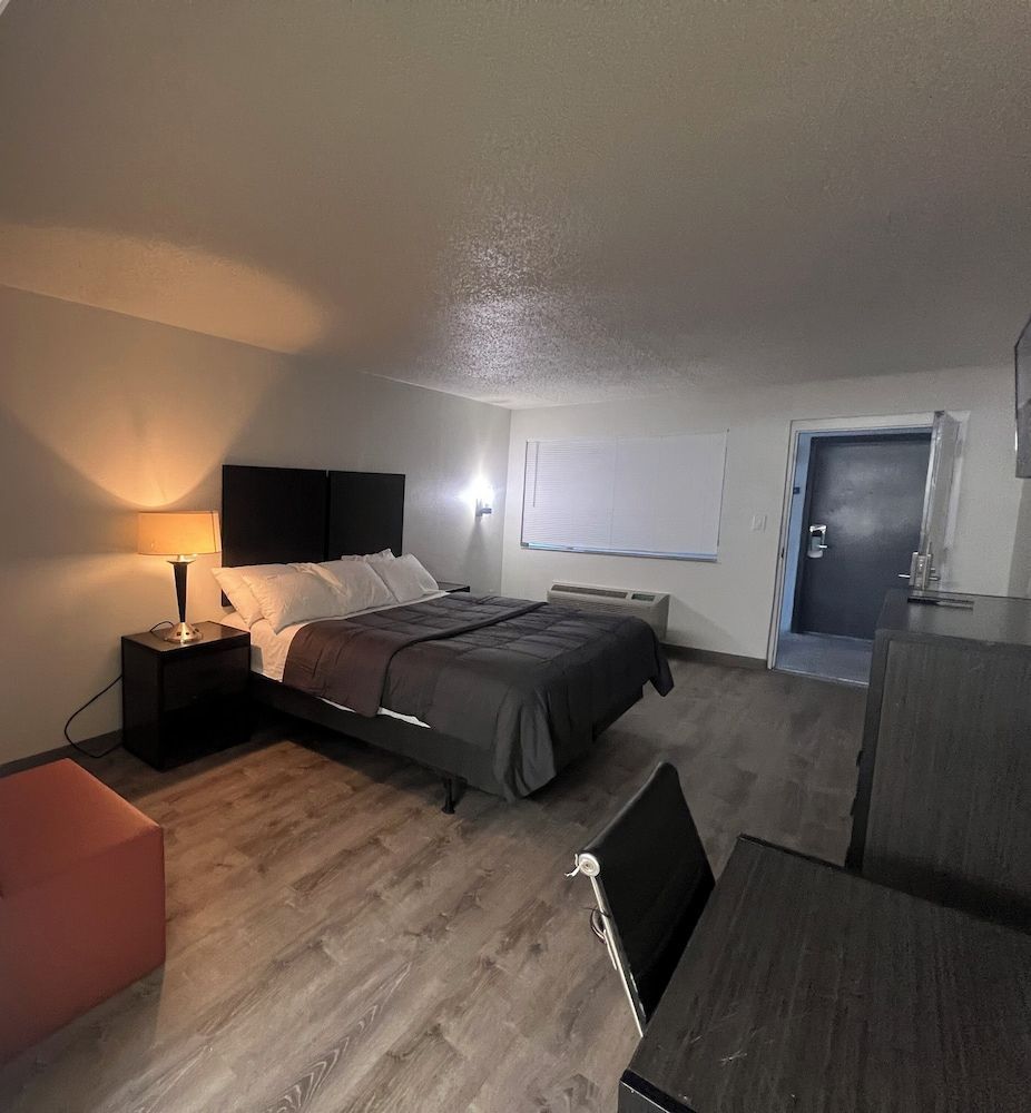 Skylite Inn 1