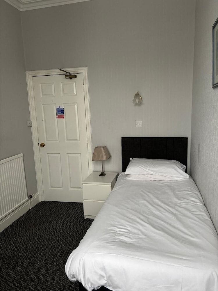 Ashwood Hotel 2