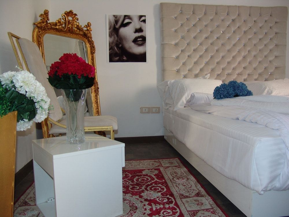 Velvet Hotel 2