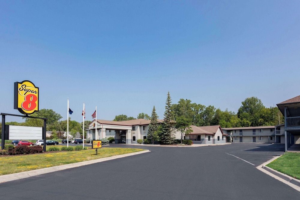 Super 8 by Wyndham Marysville/Port Huron Area 1