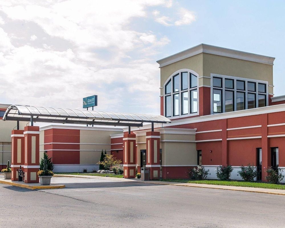 Quality Inn & Suites Mattoon South 1