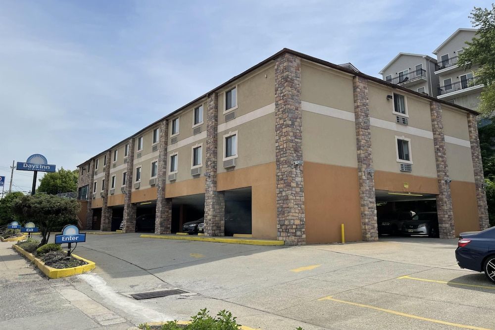 Days Inn by Wyndham Jersey City 1