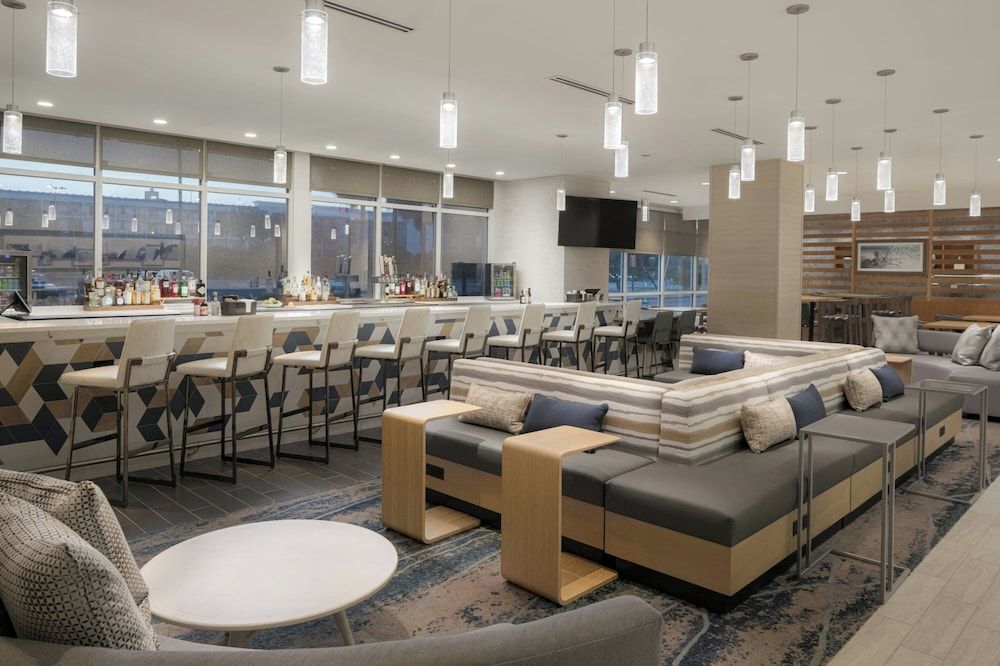 SpringHill Suites by Marriott Tampa Downtown 2