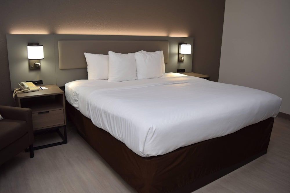 Comfort Inn & Suites Syracuse-Carrier Circle 1