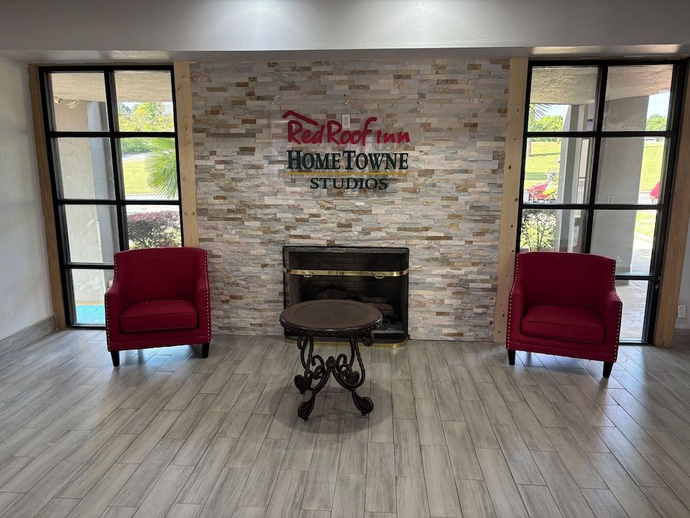 HomeTowne Studios by Red Roof Birmingham 2