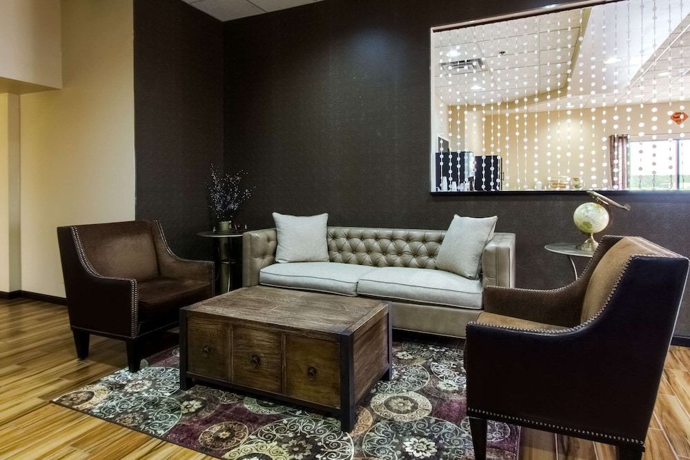 Quality Inn & Suites Moline Airport 2