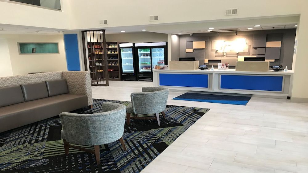 Holiday Inn Express & Suites ARLINGTON NORTH – STADIUM AREA by IHG 2
